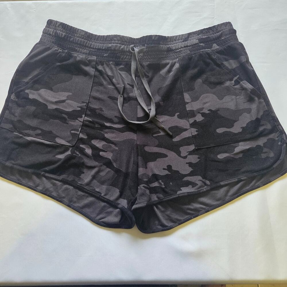 Athletic Works Women’s L 12-14 Black Camo Shorts High Rise Drawstring Pockets